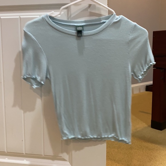 Women’s cropped light blue top size XS - Picture 2 of 2
